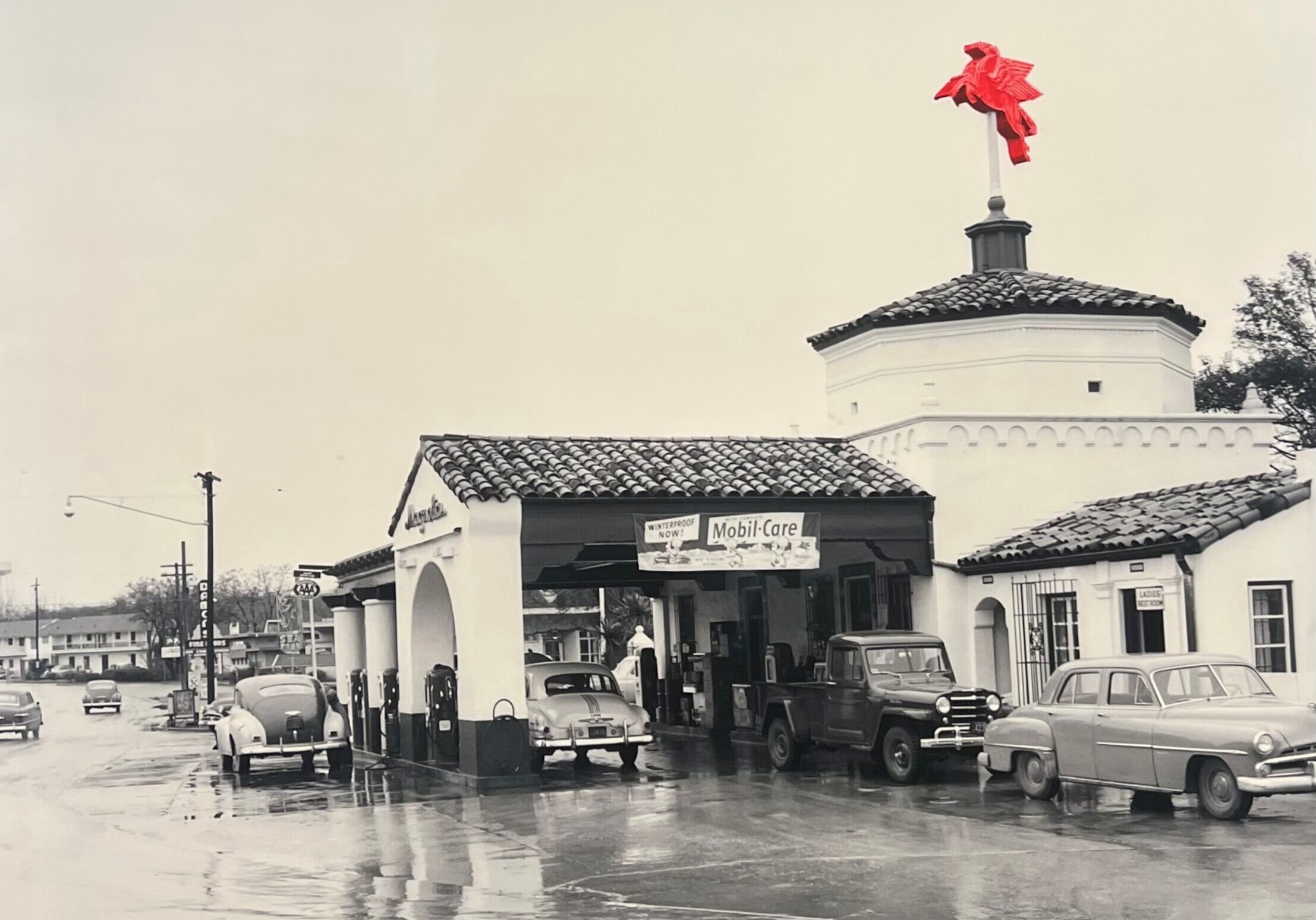 Historic picture of the Stanton P. Coffey Magnolia Service Station in Alamo Heights, photo courtesy of UTSA Special Collection